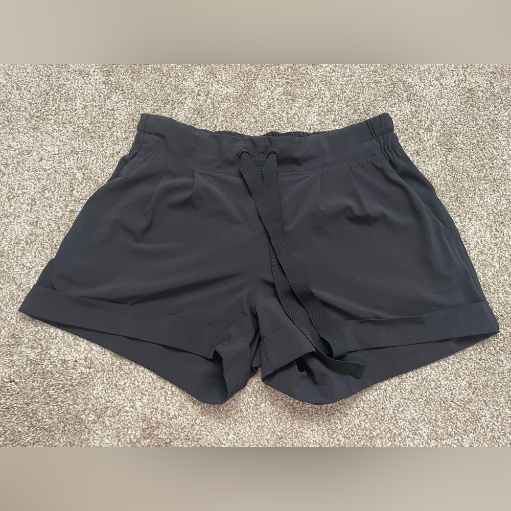 Lululemon Spring Break Away Shorts Size 6